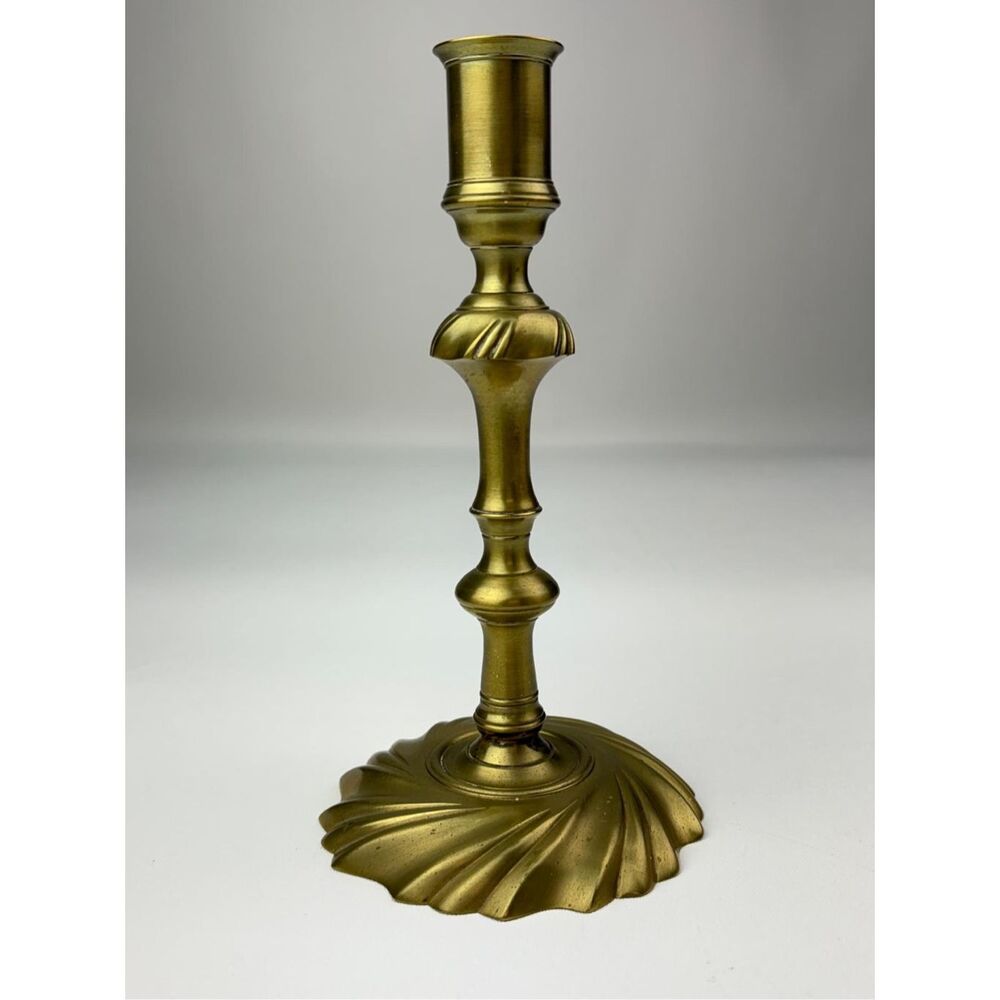 (1) Virginia Metalcrafters Colonial Williamsburg Brass Swirl Candlestick CW16-10